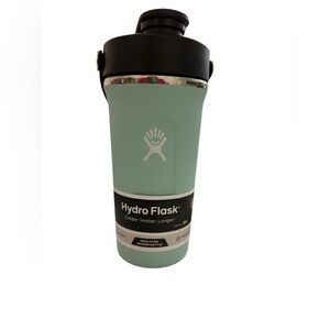 Hydroflask Insulated Shaker Bottle in Dew| 24 oz